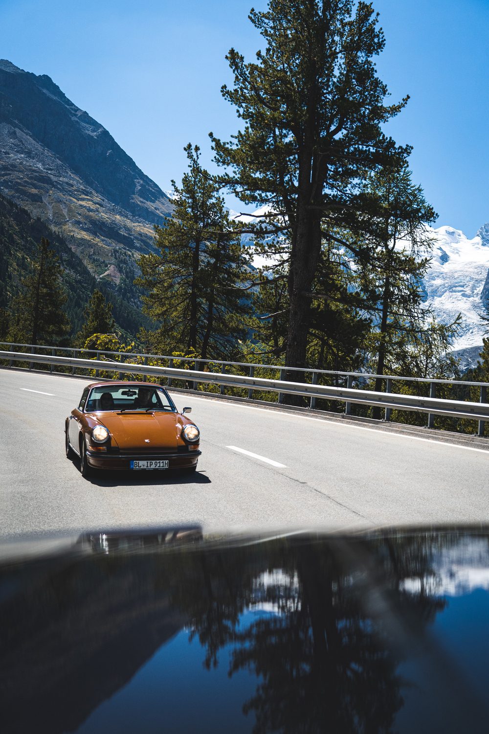 Aircooled Porsche driving experience on legendary Alpine mountain roads
