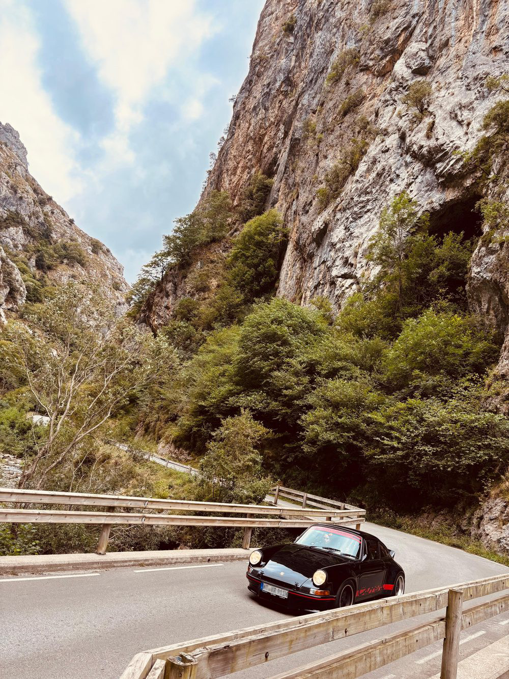 Aircooled Porsche road trip through the Spanish Pyrenees